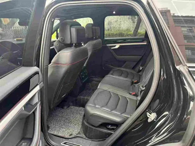 Volkswagen Touareg — Фото автомобиля 4
