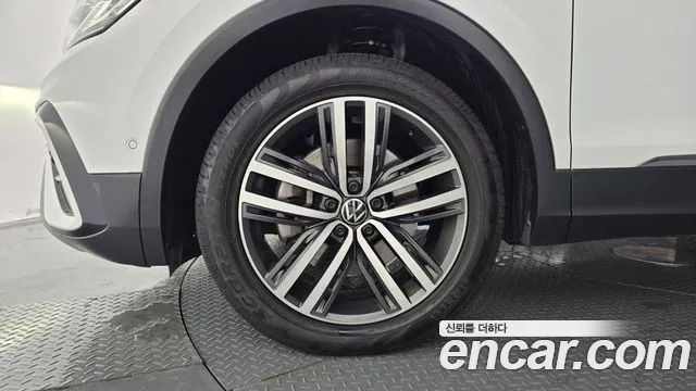 Volkswagen Tiguan — Фото автомобиля 5