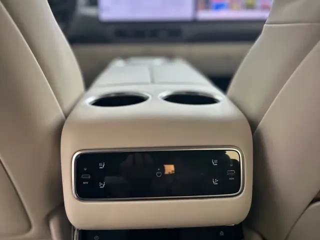 Li Auto MEGA — Фото автомобиля 9