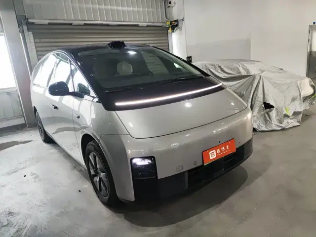 Li Auto MEGA — Фото автомобиля 2