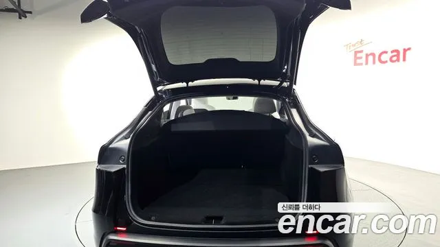 Tesla Model Y — Фото автомобиля 24