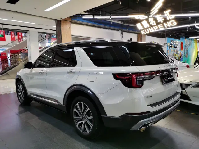 Ford Explorer — Фото автомобиля 3