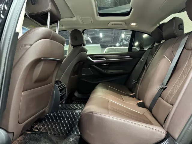 BMW 5 Series — Фото автомобиля 8