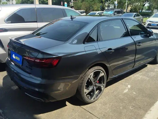 Audi A4L — Фото автомобиля 3