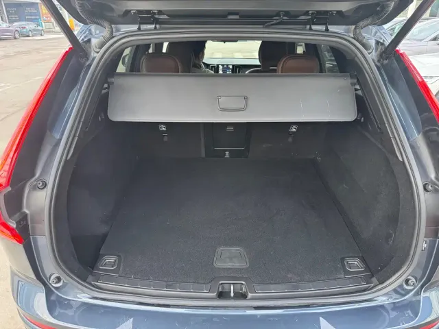 Volvo XC60 — Фото автомобиля 9