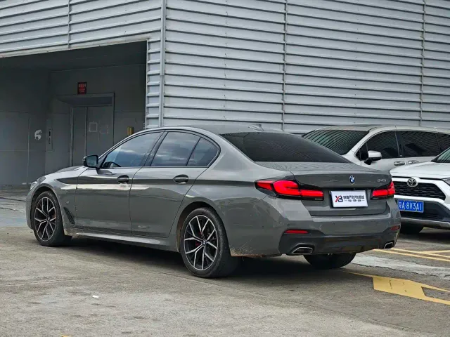 BMW 5 Series — Фото автомобиля 2