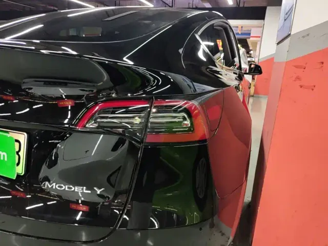 Tesla Model Y — Фото автомобиля 7