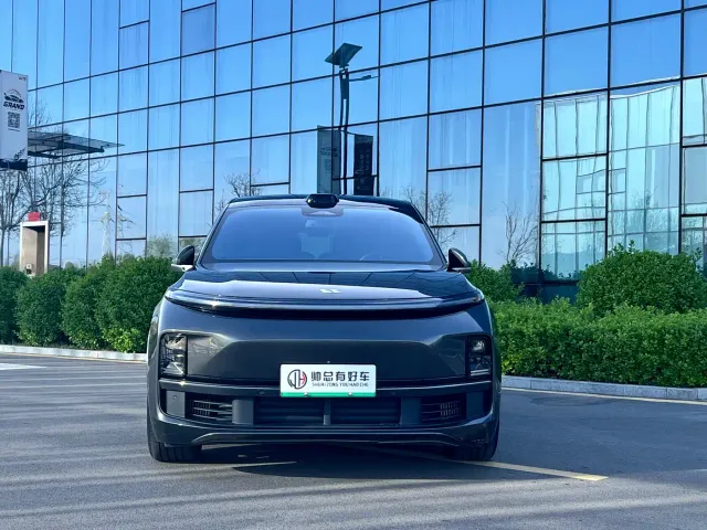 Li Auto L8 — Фото автомобиля 3