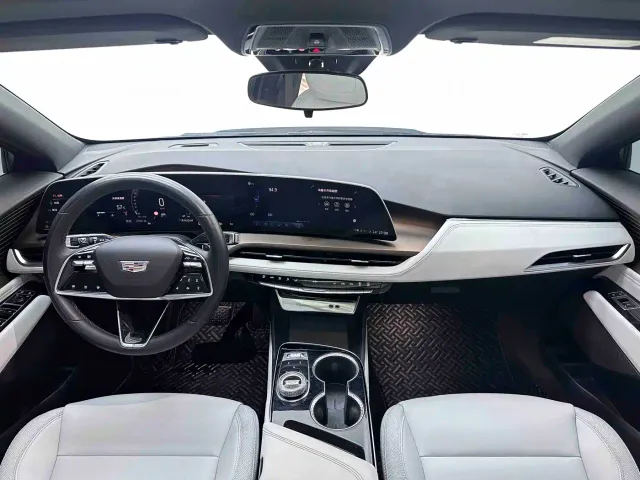 Cadillac GT4 — Фото автомобиля 11