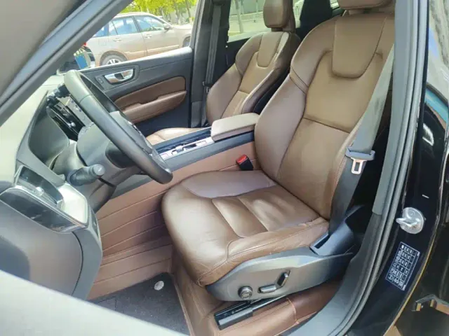 Volvo XC60 — Фото автомобиля 10
