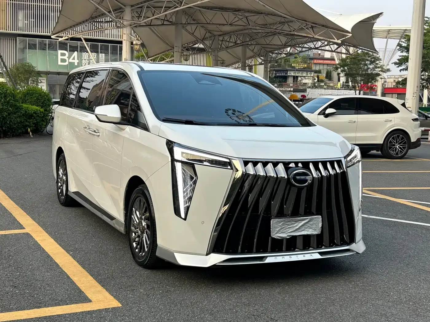 GAC Trumpchi Trumpchi M8 2023 Model Master Series Hybrid Ultimate Edition — Фото автомобиля 3