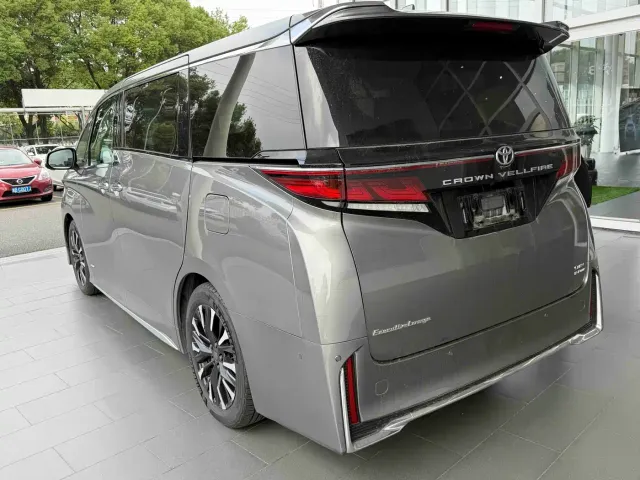 Toyota Vellfire — Фото автомобиля 11