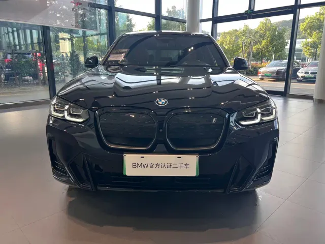 Фотография автомобиля — BMW iX3