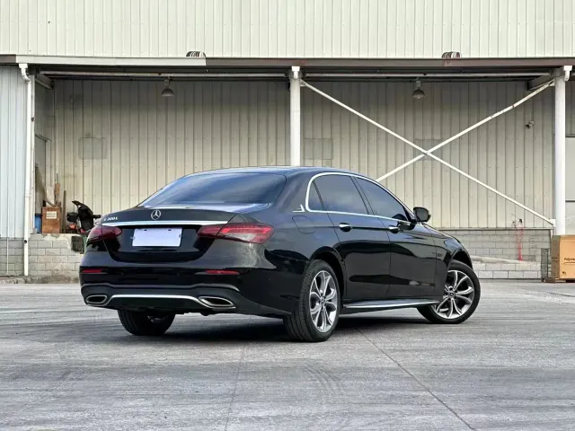 Mercedes-Benz E-Class — Фото автомобиля 6