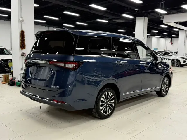 Wuling Jiachen — Фото автомобиля 4