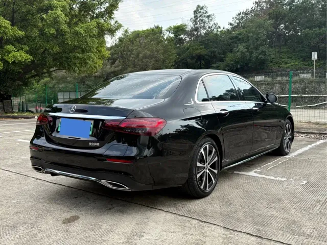 Mercedes-Benz E-Class — Фото автомобиля 16