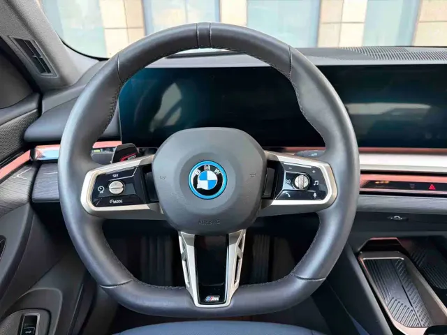 BMW i5 — Фото автомобиля 9