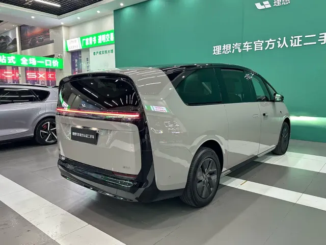 Li Auto MEGA — Фото автомобиля 19