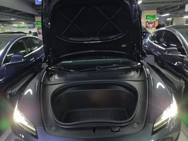 Tesla Model 3 — Фото автомобиля 19