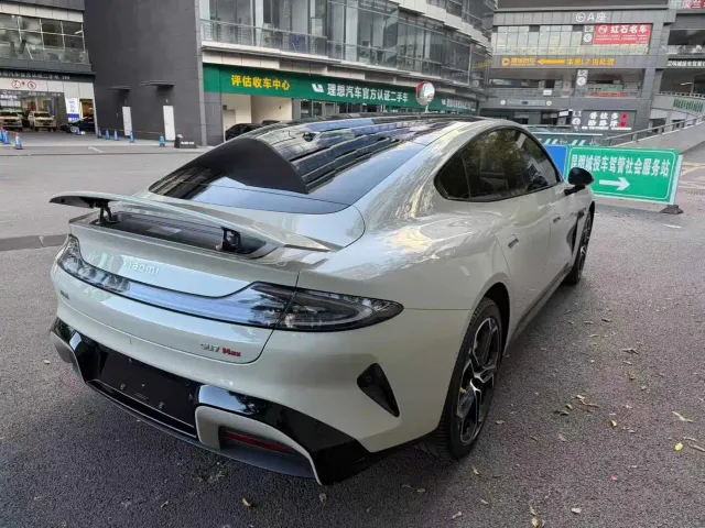 Xiaomi SU7 — Фото автомобиля 3