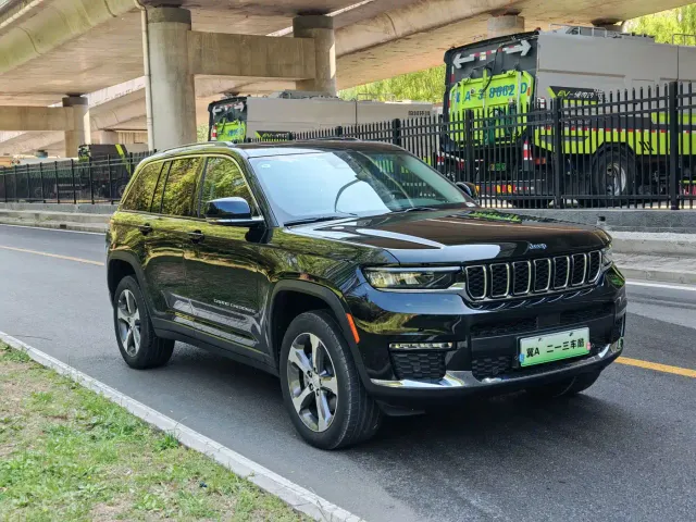 Jeep Grand Cherokee 4xe — Фото автомобиля 3