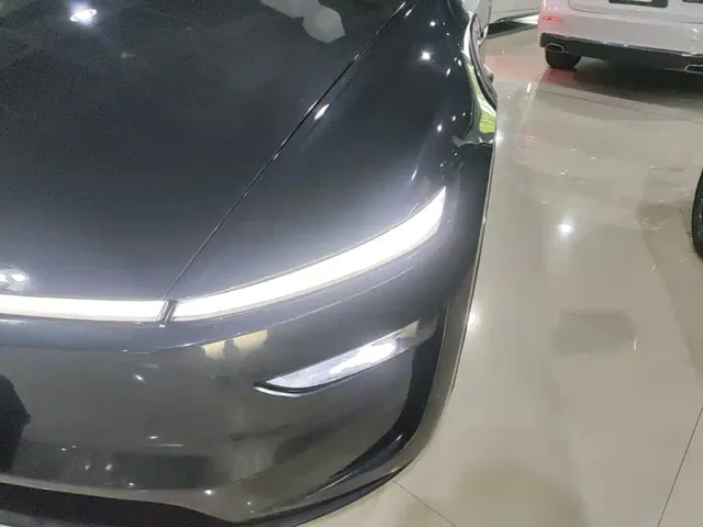 Tesla Model Y — Фото автомобиля 23