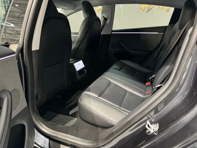 Tesla Model 3 — Фото автомобиля 15