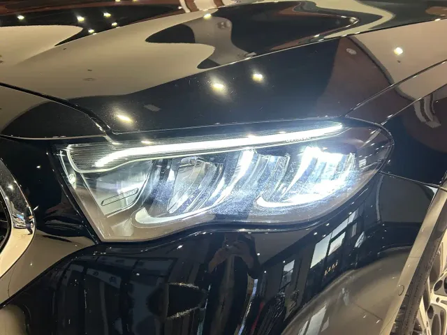 Mercedes-Benz E-Class — Фото автомобиля 2