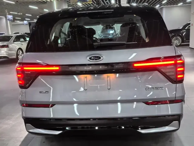 Ford Edge — Фото автомобиля 4