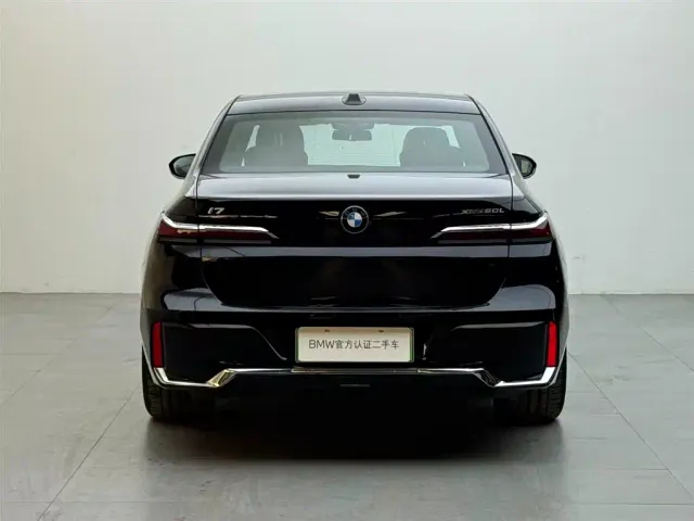 BMW i7 — Фото автомобиля 5