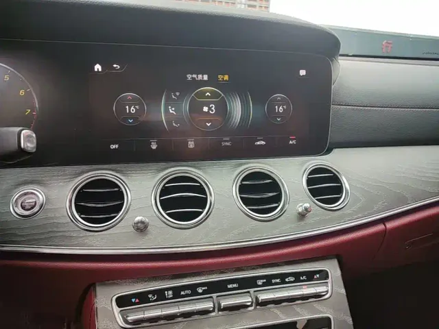Mercedes-Benz E-Class — Фото автомобиля 12