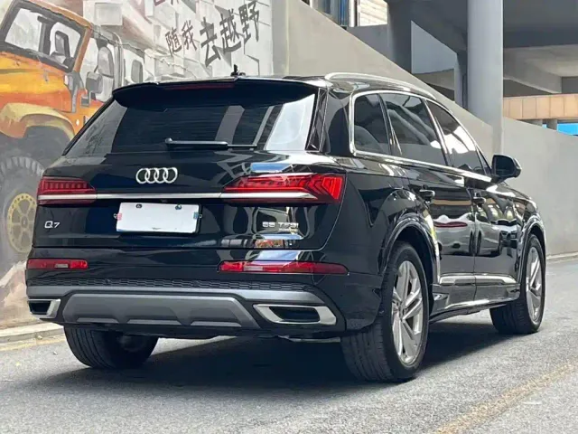 Audi Q7 — Фото автомобиля 5