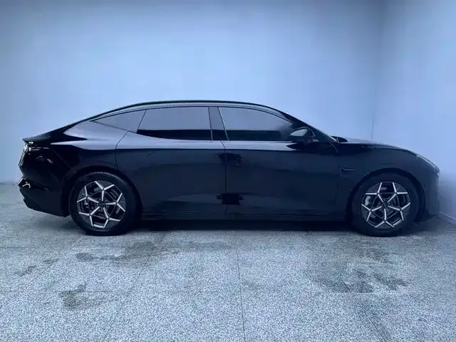 Lynk & Co Z10 — Фото автомобиля 8