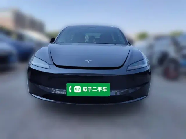 Tesla Model 3 — Фото автомобиля 2