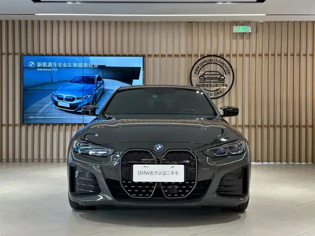 BMW i4 — Фото автомобиля 5
