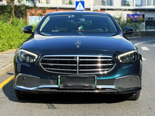 Mercedes-Benz E-Class — Фото автомобиля 3