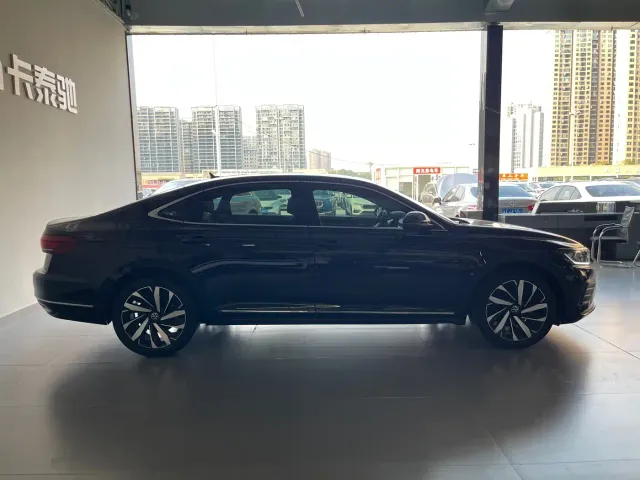 Volkswagen Passat — Фото автомобиля 7