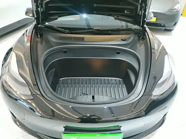 Tesla Model 3 — Фото автомобиля 19