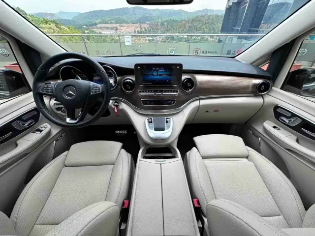 Mercedes-Benz V-Class — Фото автомобиля 12