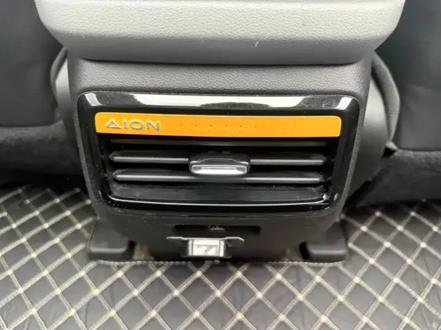 GAC Aion Y — Фото автомобиля 13