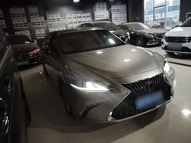 Lexus ES — Фото автомобиля 3