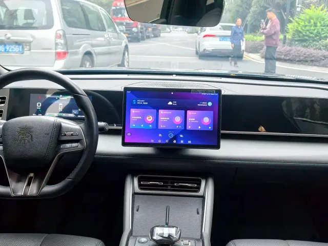 BYD Qin L — Фото автомобиля 16