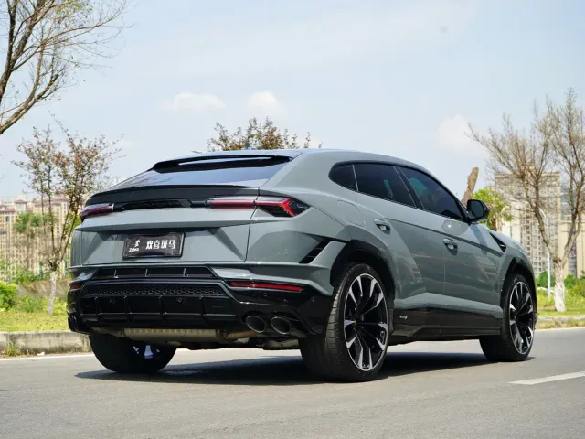 Lamborghini Urus — Фото автомобиля 5