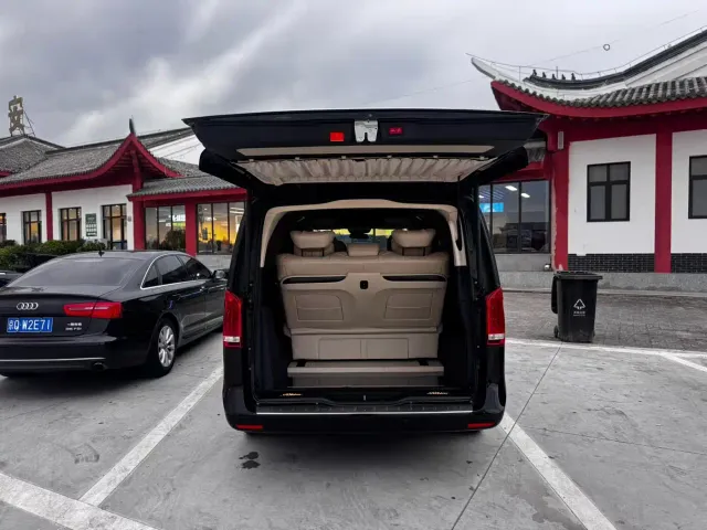 Mercedes-Benz V-Class — Фото автомобиля 11