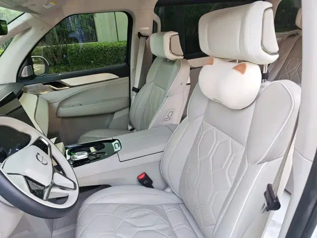 Volvo EM90 — Фото автомобиля 11