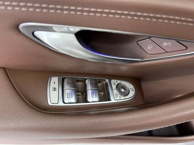Mercedes-Benz E-Class — Фото автомобиля 14
