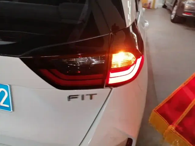 Honda Fit — Фото автомобиля 7