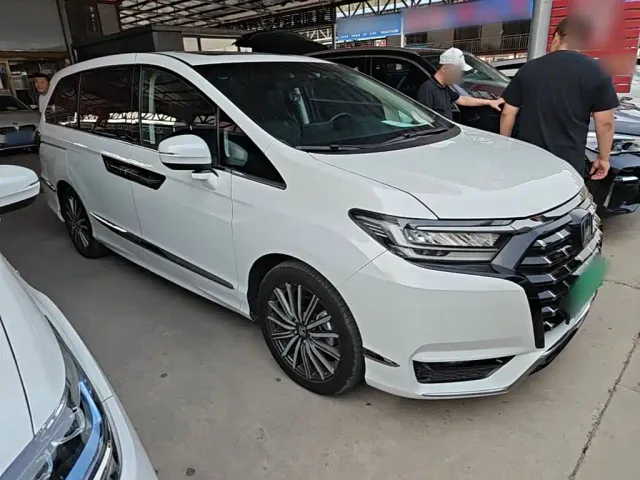Honda Elysion — Фото автомобиля 3