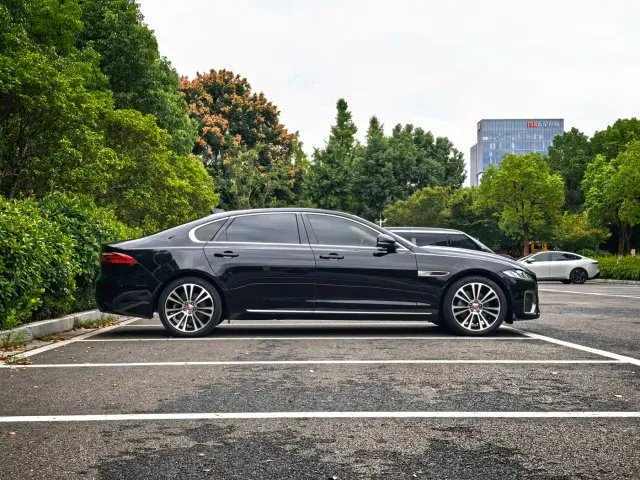Jaguar XFL — Фото автомобиля 4