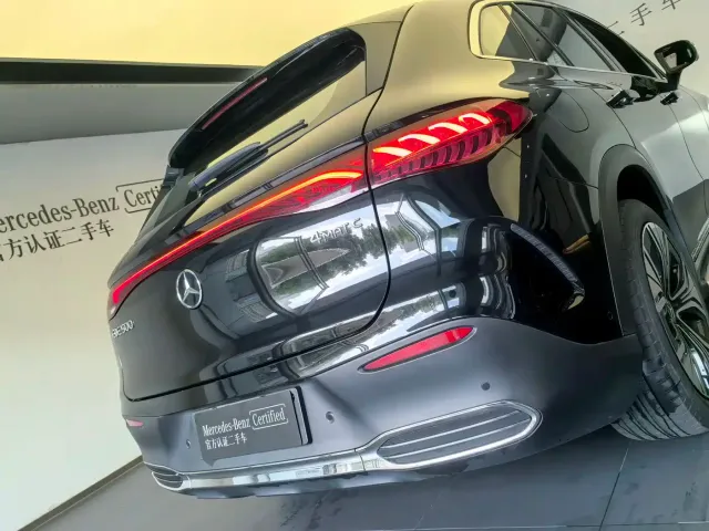Mercedes-Benz EQE SUV — Фото автомобиля 8